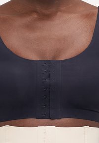 MAGIC Bodyfashion POSTURE BRA - Formujúca podprsenka - black