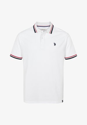 Balts polo krekls, kas izgatavots no kokvilnas, ar trīs pogām. Tam ir melnas un sarkanās svītras uz apkakles un piedurknēm. Logo uz krūtīm.