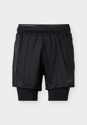 Schwarze Herren-Sportshorts im 2-in-1-Design mit elastischem Bund, lockerem Außengewebe und innenliegenden eng anliegenden Kompressionsleggings.