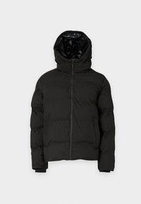 Sort pufferjakke med hætte, fremhævet af en frontlynlås, firkantet quiltet design og elastiske manchetter. Indvendig foring er skinnende sort.
