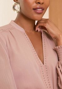 Love & Roses V NECK  HARDWARE - REGULAR FIT - Camicetta - pink