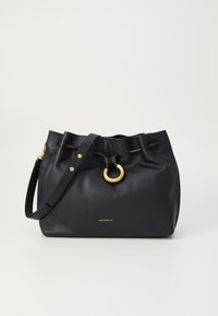 Borsa a secchiello in pelle nera con chiusura a cordoncino, dettaglio in metallo dorato e tracolla regolabile. Texture liscia, design minimalista.