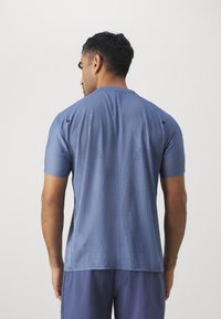 ASICS METARUN TOP - Sporta krekli - blue