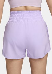 Nike Performance ONE - Pantalón corto de deporte - lilac bloom