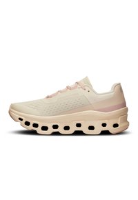 Leichte Laufschuhe in Creme mit sanften rosa Akzenten. Sie verfügen über ein strukturiertes Obermaterial, eine hexagonale Außensohle für Dämpfung und schmale Schnürsenkel.