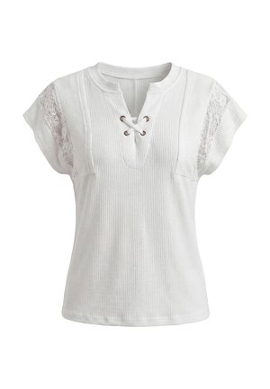 Witte geribbelde top met korte mouwen, kanten inzetstukken op de schouders en veterdetail bij de ronde halslijn.