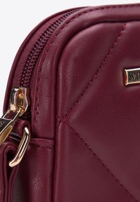 WITTCHEN COLLECTION - Taška s příčným popruhem - burgundy