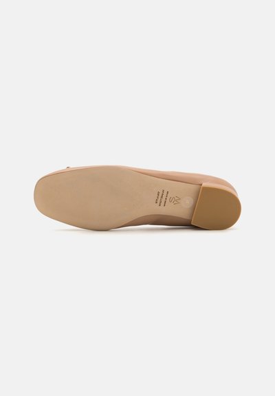 Stuart Weitzman BRIA BALLET - Klassischer Ballerina - adobe