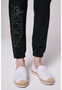 Soccx MIT GLITTER PRINT - Pantalones deportivos - black