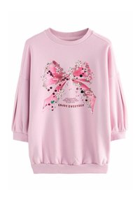 Rosa sweatshirt med ballongsärmar, med en stor bågdesign utsmyckad med blommor och paljetter. Texten säger "NJUT AV VARJE DAG."