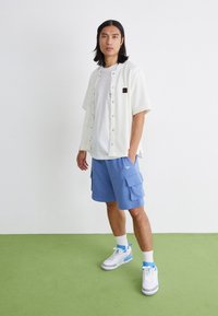 Jordan JORDAN SPIZIKE - Zapatillas - white/university blue/wolf grey/anthracite