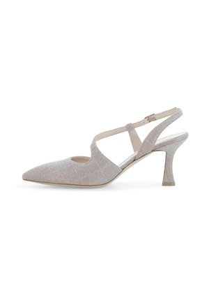 Décolleté slingback con punta a punta in tessuto beige chiaro strutturato, tacco basso curvo e fibbia regolabile alla caviglia.