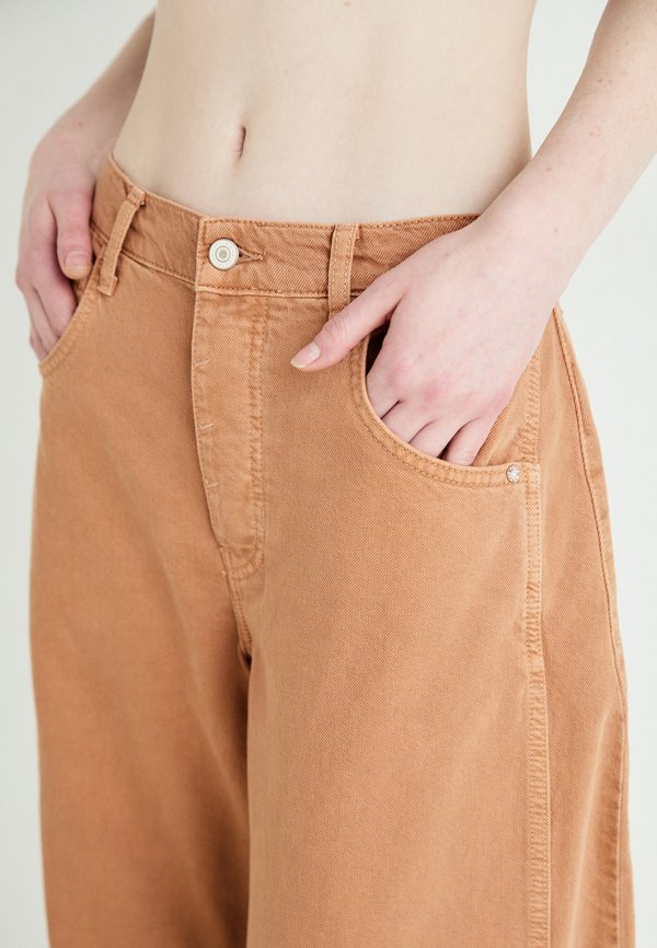 GOOD LUCK MID RISE BARREL - Relaxed fit jeans - ginger root2