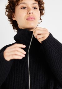 Weekday BEA ZIP CARDIGAN - Kardigan - black