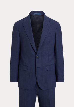 Traje de hombre azul marino con chaqueta de un solo pecho, solapas con muesca, dos bolsillos delanteros con solapa y pantalones a juego.