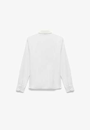 Weißes Langarmhemd mit Kragen, ausgestattet mit geknöpften Manschetten und einem glatten, strukturierten Stoff. Rückansicht zeigt einen geraden Saum und ein minimales Design.