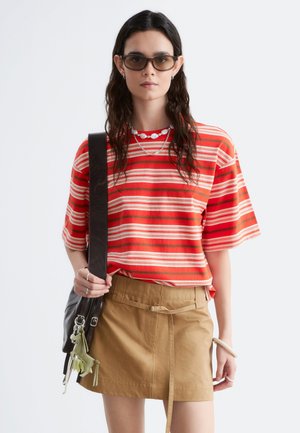 & OTHER STORIES, & OTHER STORIES BOXY T-SHIRT - T-shirt basique - red/white