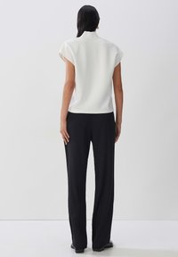 someday. UMANA - T-shirt basic - milk