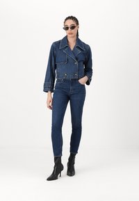 Abercrombie & Fitch Traper jakna - medium