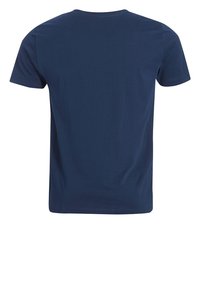 Tummansininen puuvillapaita, jossa on pyöreä pääntie ja lyhyet hihat. Sileä pinta, yksinkertainen muotoilu, eikä näkyviä logoja tai kuvioita.