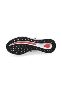 Semelle de chaussure en caoutchouc noir avec un motif de diamant, dotée d'une semelle intermédiaire blanche et d'une bande d'accent rouge. Surface lisse avec une texture adhérente.