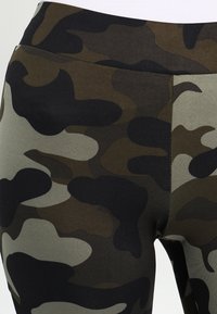 Urban Classics Leggings - Byxor - dark green