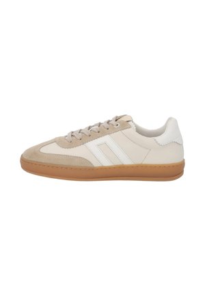 Lage sneaker in beige en wit met suède details, witte strepen aan de zijkanten, beige veters en een lichtbruine rubberen zool.