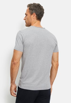 T-shirt grigio a maniche corte in misto cotone, con scollatura rotonda e vestibilità comoda, senza loghi o pattern visibili.