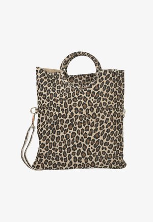Bolso tote con estampado de leopardo sobre un fondo beige. Cuenta con un asa circular superior y una correa de hombro ajustable. Fabricado con tela texturizada.