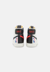 Nike Sportswear BLAZER MID '77 EMB - Sapatilhas de cano alto - sail/black/chile red