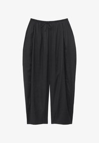 Vald, black