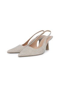 Beige Slingback-Absatzschuhe mit spitzem Zeh, strukturiertem Stoff mit dezentem Muster und mittelhohem Blockabsatz.