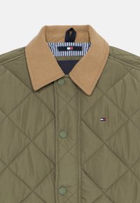 Tommy Hilfiger CONTRAST COLLAR QUILTED JACKET - Lett jakke - battle green