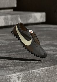 Δεν επιλέχθηκε, baroque brown/black