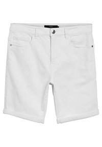 Pantalones cortos de mezclilla blanca con un diseño limpio, dobladillo enrollado, estilo de cinco bolsillos y herrajes de metal para el cierre y los acentos. Textura suave.