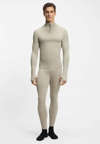 Beżowy, długi top z długim rękawem i legginsy, o prążkowanej fakturze, z półgolfem i przednim zamkiem, dopasowany fason, warstwowy krój dla zwiększenia ciepła.