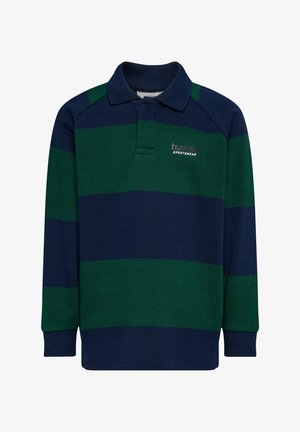 Dwoje dzieci noszących granatowe i zielone koszulki w paski z długim rękawem; jedno z różową dzianą czapką, oboje w czarnych spodniach z białymi paskami po bokach.