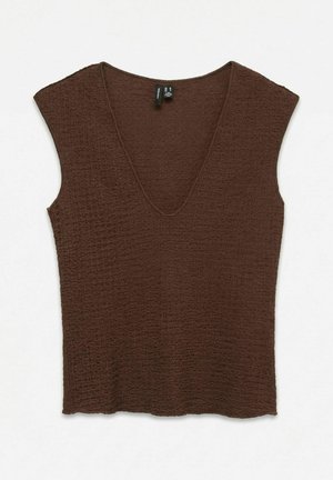 Bruine gestructureerde mouwloze top met diepe V-hals, lichtjes cropped zoom en zachte stof, plat afgebeeld tegen een witte achtergrond.