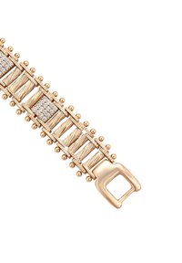 Kultaketju, jossa on suorakulmaiset lenkit, pieniä kultapalloja reunoilla ja kaksi timantti-illutettua neliösosuutta lähellä kultaista lukkoa.