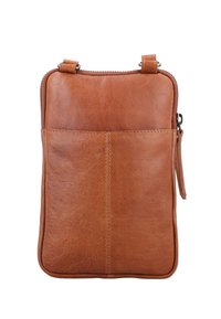 Borsa a tracolla in pelle marrone con chiusura a zip, due manici superiori, tasca frontale a soffietto e texture sottile. Forma rettangolare con bordi rinforzati.