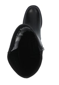 Botín de cuero negro con un acabado suave, cierre de cremallera en el lateral, forro de tejido suave y punta redondeada.