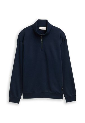 Tmavomodrý sveter s krátkym zipsom vyrobený z jemnej látky, s dlhými rukávmi, polozipsovým predným zapínaním a diskrétnou logom nášivkou na spodnom leme.