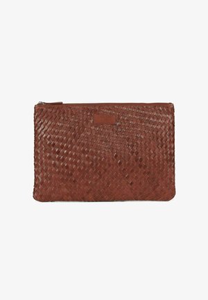 Brun skinnlomme med glidelås med diamantvevet mønster og preget etikett med teksten "HOWARD" midt på fronten.