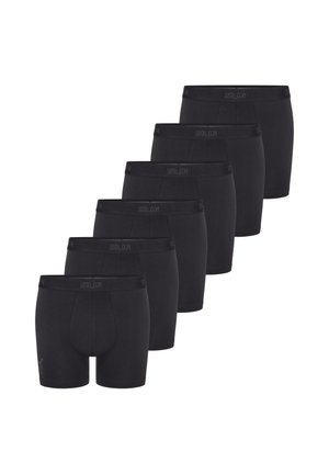 Sechs schwarze Herrenboxershorts, in einer versetzten Reihe angeordnet, jede mit gebrandetem Taillenbund und konturierter Fronttasche.