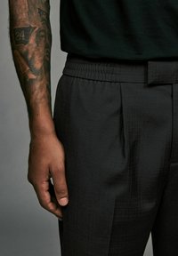 Next REGULAR FIT -CHECK SMART - Pantalones chinos - black