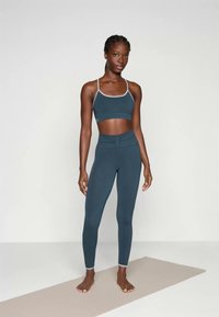 Yogasearcher CHENDA SEAMLESS LEGGING - Tights - forest