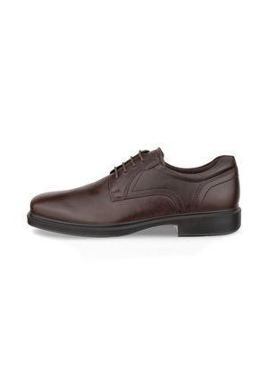 Brązowe skórzane męskie eleganckie buty sznurowane, z niskim obcasem i gładkim wykończeniem, pokazane z profilu na białym tle.