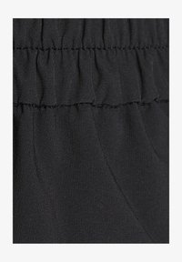 Unselected, schwarz