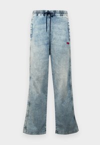 Ανοιχτού μπλε τζιν παντελόνια joggers με ελαστική μέση, ρυθμιζόμενο κορδόνι, πλαϊνές τσέπες και ένα μικρό κόκκινο λογότυπο στην αριστερή πλευρά.