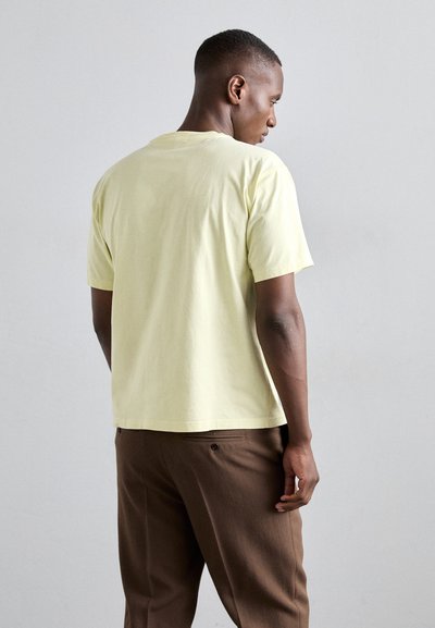 Nanushka REECE - Basic T-shirt - moonbeam